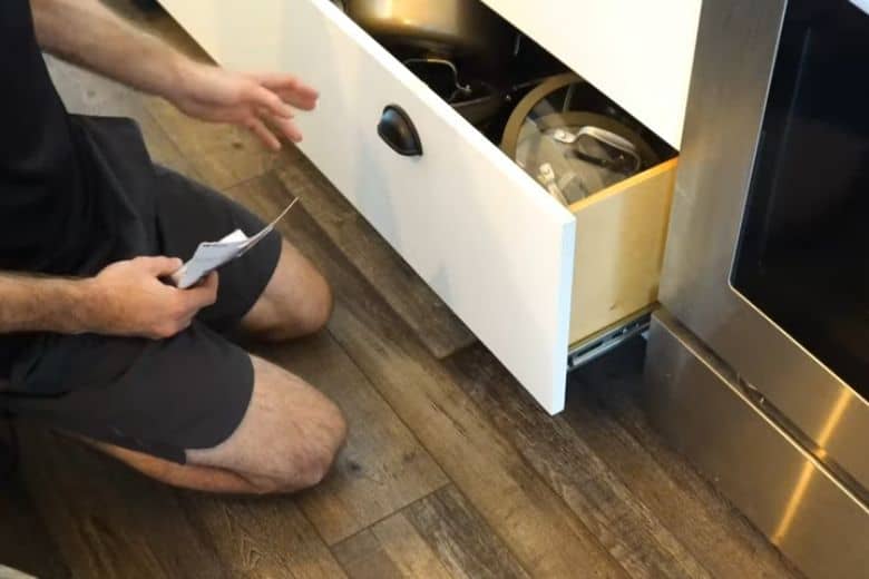 how to fix kitchen drawers that fall off track